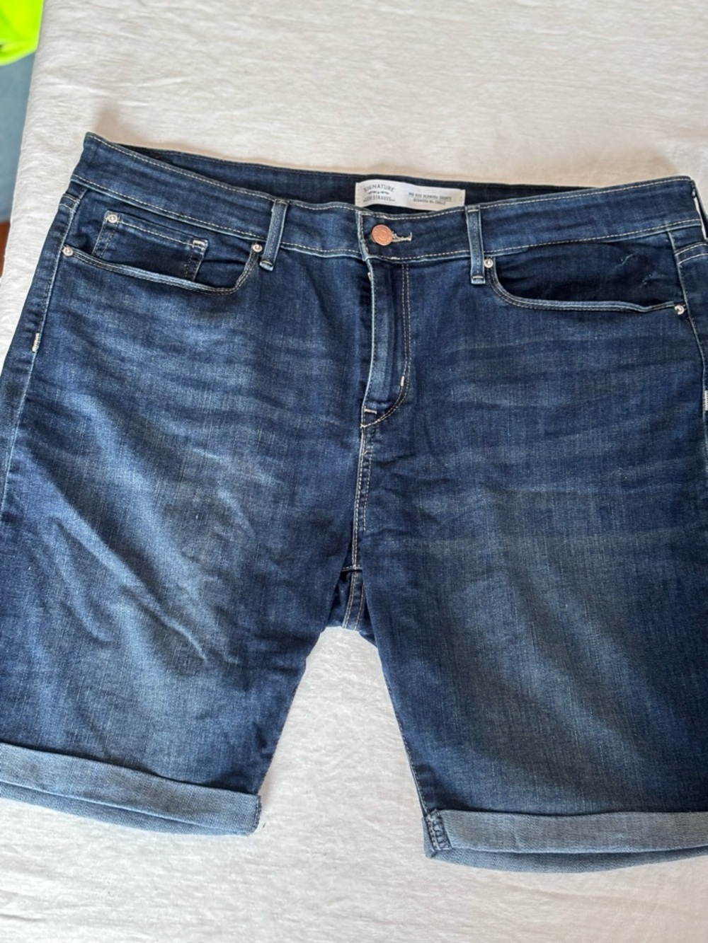 Women’s Signature by Levi’s Strauss Mid Rise Denim Bermuda Shorts Size 18
